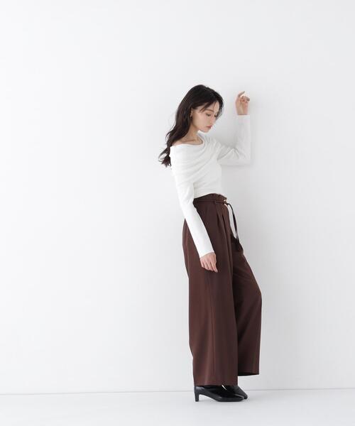 NATURAL BEAUTY BASIC(ナチュラルビューティーベーシック)の「アシメオフショルニット(ニット/セーター・レディース・ブラウン/ブラック/オフホワイト・フリ-)」の21枚目の写真