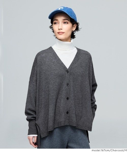 coca(coca)(コカ)の「リッチニットVネックドルマンカーディガン(カーディガン/ボレロ・レディース・チャコール/ライトベージュ・L/S/M)」の6枚目の写真