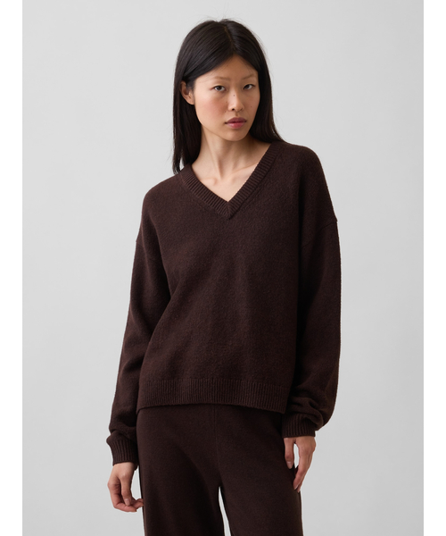 GAP(ギャップ)の「CashSoft カシミヤタッチ オーバーサイズ Vネックセーター(ニット/セーター・レディース・チャコールグレー/ブラウン系その他/ブラック/ブラウン・XXS/XL/L/M/S/XS)」の4枚目の写真
