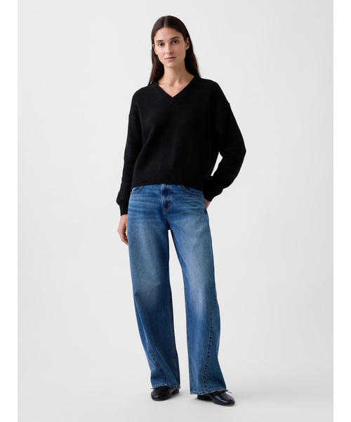 GAP(ギャップ)の「CashSoft カシミヤタッチ オーバーサイズ Vネックセーター(ニット/セーター・レディース・チャコールグレー/ブラウン系その他/ブラック/ブラウン・XXS/XL/L/M/S/XS)」の6枚目の写真