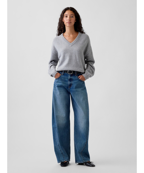 GAP(ギャップ)の「CashSoft カシミヤタッチ オーバーサイズ Vネックセーター(ニット/セーター・レディース・チャコールグレー/ブラウン系その他/ブラック/ブラウン・XXS/XL/L/M/S/XS)」の7枚目の写真