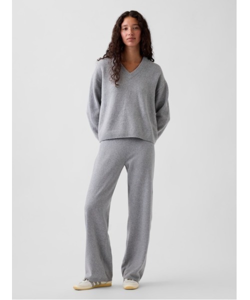 GAP（ギャップ）の「CashSoft カシミヤタッチ オーバーサイズ Vネックセーター（ニット/セーター・レディース・チャコールグレー/ブラウン系その他/ブラック/ブラウン・XXS/XL/L/M/S/XS）」の12枚目の写真