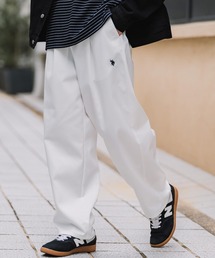 U.S. POLO ASSN.（ユーエスポロアッスン）の「U.S. POLO ASSN. ユーエスポロアッスン 別注コラボ バルーンシルエット ロゴ刺繍ワンタックシェフパンツ（チノパンツ）」