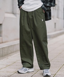 U.S. POLO ASSN.（ユーエスポロアッスン）の「U.S. POLO ASSN. ユーエスポロアッスン 別注コラボ バルーンシルエット ロゴ刺繍ワンタックシェフパンツ（チノパンツ）」