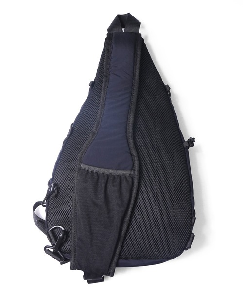 BEN DAVIS（ベンデイビス）の「LARGE ONE SHOULDER/ワンショルダー ボディバッグ（ボディバッグ/ウエストポーチ・メンズ・ブラック/チャコールグレー/グレー・FREE）」の5枚目の写真