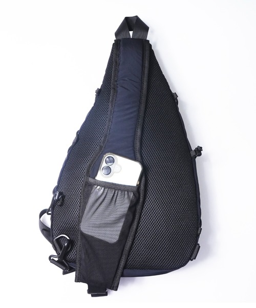BEN DAVIS（ベンデイビス）の「LARGE ONE SHOULDER/ワンショルダー ボディバッグ（ボディバッグ/ウエストポーチ・メンズ・ブラック/チャコールグレー/グレー・FREE）」の4枚目の写真
