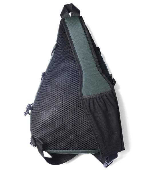BEN DAVIS（ベンデイビス）の「LARGE ONE SHOULDER/ワンショルダー ボディバッグ（ボディバッグ/ウエストポーチ・メンズ・ブラック/チャコールグレー/グレー・FREE）」の6枚目の写真