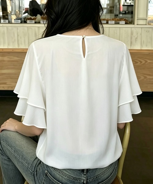 BLoomMe(ブルームミー)の「揺れるティアードフリル袖が華やかなシアーブラウス(シャツ/ブラウス・レディース・ホワイト/ブラック/ベージュ/モカ/ブルー・M)」の10枚目の写真