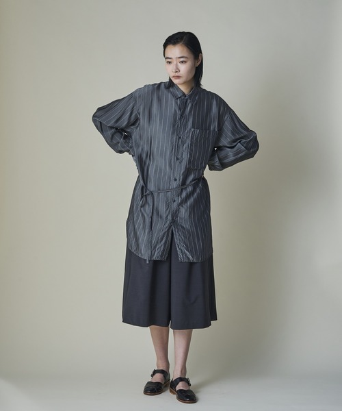 mintdesigns(ミントデザインズ)の「Apron Shirt(シャツ/ブラウス・レディース・オフホワイト/グレー・ONESIZE)」の19枚目の写真