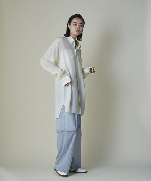 mintdesigns(ミントデザインズ)の「Apron Shirt(シャツ/ブラウス・レディース・オフホワイト/グレー・ONESIZE)」の4枚目の写真