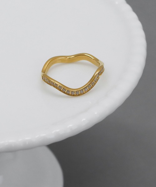 abaskdesign(アバスクデザイン)の「金属アレルギー対応 ハーフエタニティ ウェーブリング(リング・レディース・ゴールド・16号/14号/11号)」の5枚目の写真