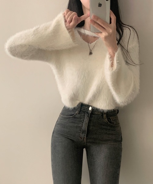 Aelina（エリナ）の「カットアウトシャギーニットクロップドトップス（ニット/セーター・レディース・ブルーグレー/ホワイト/マジェンタ/ブラック・FREE）」の8枚目の写真