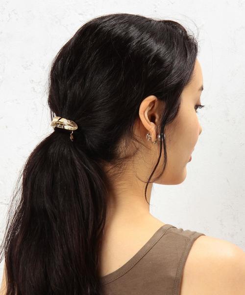 green label relaxing（グリーンレーベルリラクシング）の「CB フェザーラウンドポニーヘアゴム◆（ヘアゴム・レディース・ゴールド/シルバー・FREE）」の6枚目の写真