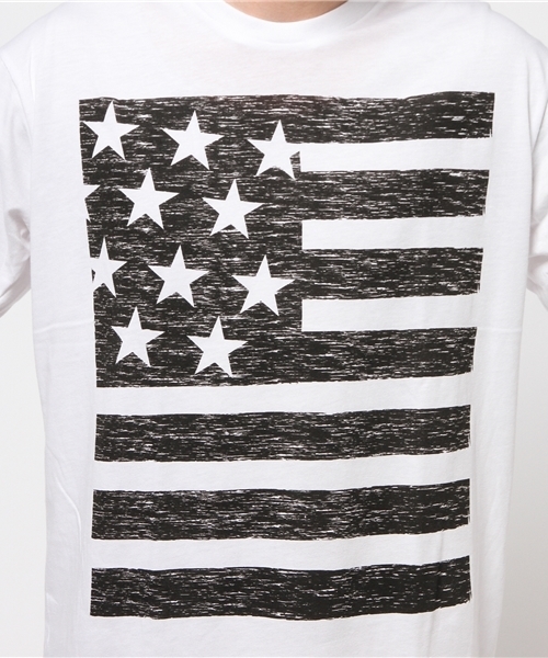 VENCEEXCHANGE（ヴァンスエクスチェンジ）の「ビッグ星条旗プリントTシャツ          （Tシャツ/カットソー・メンズ・ブラック/オフホワイト・MEDIUM/LARGE）」の7枚目の写真