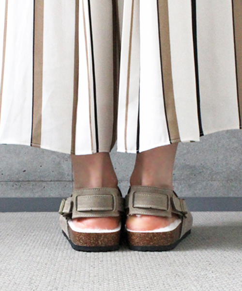 mysty woman（ミスティウーマン）の「中敷シープファーサンダル（サンダル・レディース・ブラック/ベージュ・MEDIUM/LARGE）」の5枚目の写真