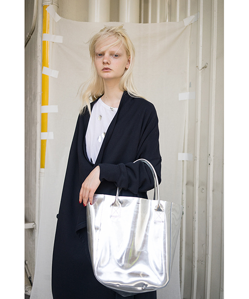 ZUCCa(ズッカ)の「アイコンバッグ(トートバッグ・レディース・シルバー/ブラック・FREE)」の4枚目の写真