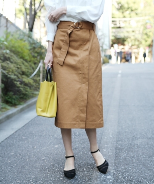 Andemiu（アンデミュウ）の「【WEB限定】ベルトツキタイトスカート786756（スカート・レディース・ベージュ/インディゴブルー/パープル・SMALL/MEDIUM）」の2枚目の写真