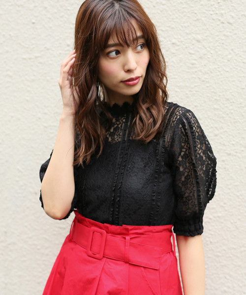 apres jour（アプレジュール）の「レースボリュームトップス【ZOZOTOWN限定アイテム】（シャツ/ブラウス・レディース・オフホワイト/ブラック/ライトベージュ・フリー）」の3枚目の写真