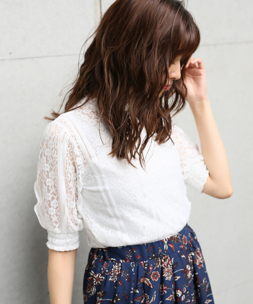 apres jour（アプレジュール）の「レースボリュームトップス【ZOZOTOWN限定アイテム】（シャツ/ブラウス・レディース・オフホワイト/ブラック/ライトベージュ・フリー）」の6枚目の写真