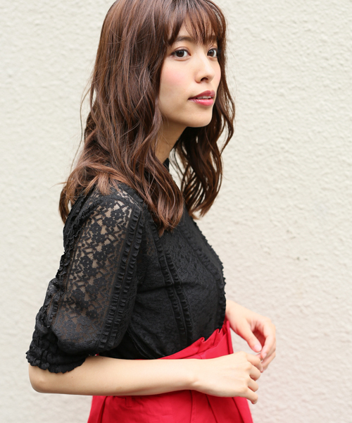 apres jour（アプレジュール）の「レースボリュームトップス【ZOZOTOWN限定アイテム】（シャツ/ブラウス・レディース・オフホワイト/ブラック/ライトベージュ・フリー）」の14枚目の写真