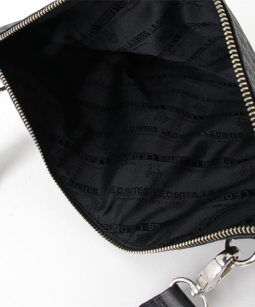 L.E.D.BITES（エルイーディーバイツ）の「CAMMER　ハンドクラッチショルダー（ショルダーバッグ・メンズ・ホワイト/ブラック・ONE SIZE）」の5枚目の写真