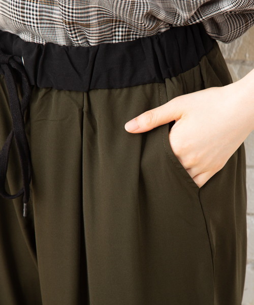 EVLOVE(イヴロヴ)の「ジョーゼットイージークロップドパンツ(その他パンツ・レディース・カーキ/ブラック/ネイビー・13号/17号/15号)」の13枚目の写真