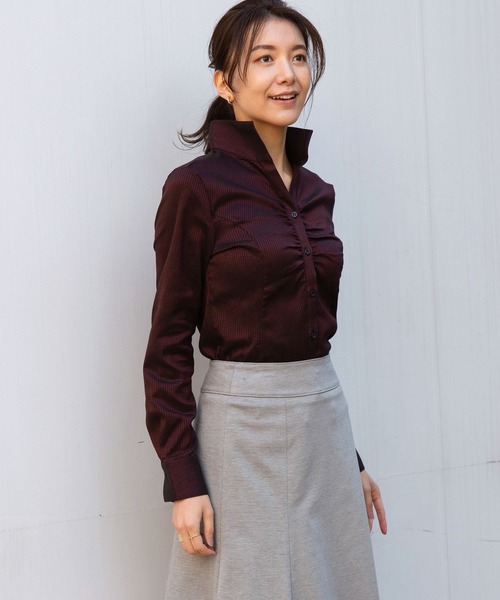 NARACAMICIE（ナラカミーチェ）の「変形千鳥ジャカードストレッチスタンドカラー長袖シャツ（シャツ/ブラウス・レディース・ブラック/ボルドー・SMALL/MEDIUM/LARGE）」の2枚目の写真