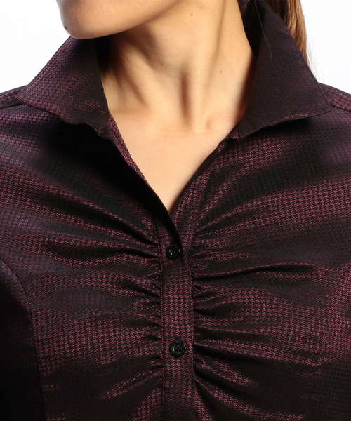 NARACAMICIE（ナラカミーチェ）の「変形千鳥ジャカードストレッチスタンドカラー長袖シャツ（シャツ/ブラウス・レディース・ブラック/ボルドー・SMALL/MEDIUM/LARGE）」の8枚目の写真