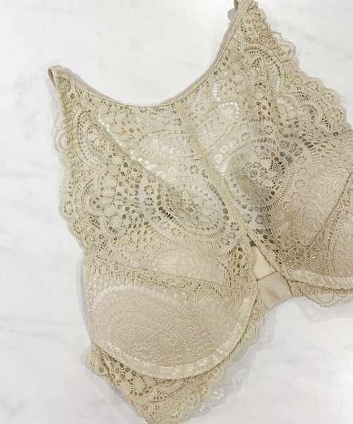 ANNEBRA(アンブラ)の「Rich ハイネックモールドカップブラジャー(ブラジャー・レディース・ベージュ/ブルー・E75/E80/B75/C70/F75/G70/C80/D70/B70/D80/E70/F70/C75/D75/G75)」の16枚目の写真