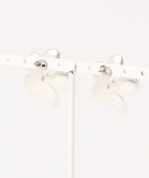 natural couture（ナチュラルクチュール）の「大人フラワーピアス（ピアス（両耳用）・レディース・シルバー/ゴールド・FREE）」の3枚目の写真