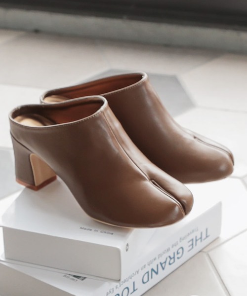KOBE LETTUCE(コウベレタス)の「チャンキーヒール足袋ブーティー(ブーツ・レディース・ホワイト/ブラック/ブラウン・L/M/S/LL)」の1枚目の写真