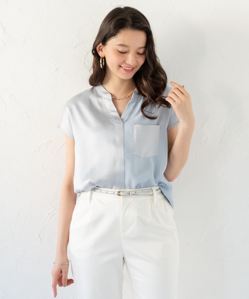 LOUNGEDRESS（ラウンジドレス）の「サテン切り替えブラウス（シャツ/ブラウス・レディース・ベージュ/サックスブルー・FREE）」の2枚目の写真