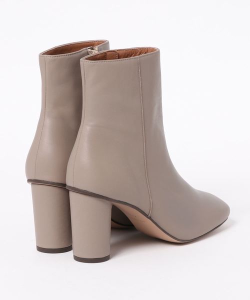 DouDou（ドゥドゥ）の「円柱ヒールスクエアトゥショートブーツ（ブーツ・レディース・オフホワイト/サックスブルー/グレイッシュベージュ・MEDIUM/LARGE）」の4枚目の写真