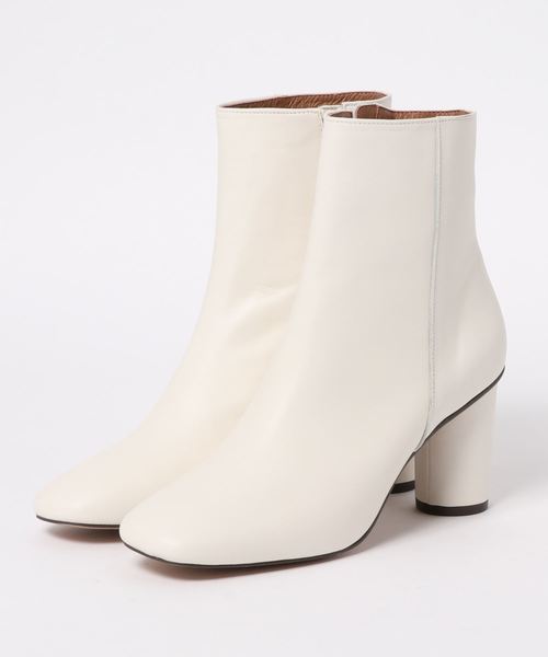 DouDou（ドゥドゥ）の「円柱ヒールスクエアトゥショートブーツ（ブーツ・レディース・オフホワイト/サックスブルー/グレイッシュベージュ・MEDIUM/LARGE）」の9枚目の写真