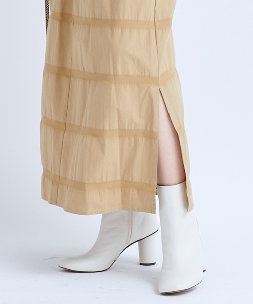 DouDou（ドゥドゥ）の「円柱ヒールスクエアトゥショートブーツ（ブーツ・レディース・オフホワイト/サックスブルー/グレイッシュベージュ・MEDIUM/LARGE）」の7枚目の写真