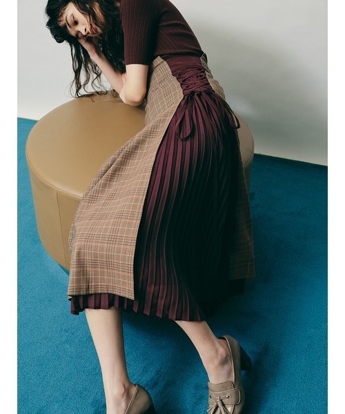 LILY BROWN（リリーブラウン）の「バックボタンニットトップス