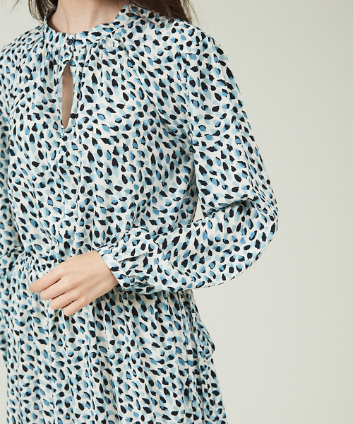 qualite（カリテ）の「リーフ柄2WAYワンピース（ワンピース・レディース・ライトブルー/ブラウン・フリー）」の7枚目の写真