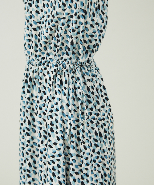 qualite（カリテ）の「リーフ柄2WAYワンピース（ワンピース・レディース・ライトブルー/ブラウン・フリー）」の8枚目の写真