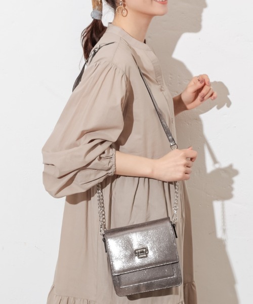 prose verse（プロズヴェール）の「メタリックスクエアミニショルダー（ショルダーバッグ・レディース・ブラック/ベージュ/シルバー・ﾌﾘ-）」の3枚目の写真