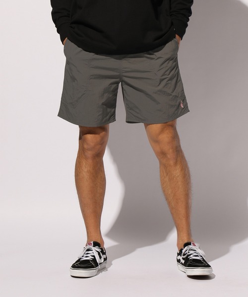 BAYFLOW(ベイフロー)の「ワンポイントシシュウショーツ(その他パンツ・メンズ・ネイビー/オリーブ/ベージュ/チャコール/マルーン・MEDIUM/LARGE)」の1枚目の写真