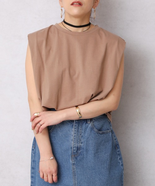 ap retro（アプレトロ）の「シンプル無地Tシャツ/肩タック1分袖プルオーバー【ZOZO限定アイテム】（Tシャツ/カットソー・レディース・ブラック/オフホワイト/グリーン/モカ/グレイッシュブルー・FREE）」の4枚目の写真