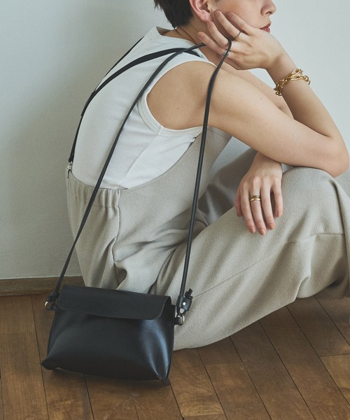 audrey and john wad（オードリーアンドジョンワッド）の「【Audrey and John Wad】 フェイクレザーポシェット（ショルダーバッグ・レディース・ホワイト/ブラック・FREE）」の2枚目の写真