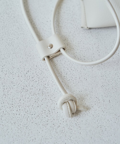 audrey and john wad（オードリーアンドジョンワッド）の「【Audrey and John Wad】 フェイクレザーポシェット（ショルダーバッグ・レディース・ホワイト/ブラック・FREE）」の19枚目の写真