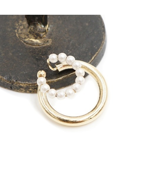 flower（フラワー）の「グロスパールイヤーカフ（イヤーカフ・レディース・ゴールド・FREE）」の7枚目の写真