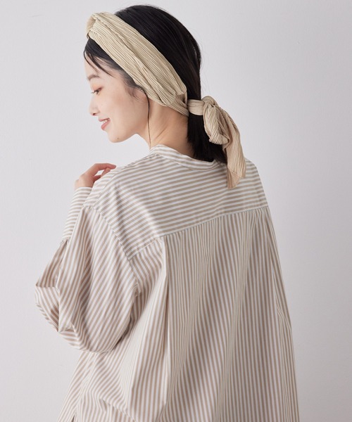 SALON adam et rope'(サロン アダム エ ロペ)の「バックリボンプリーツヘアバンド(ヘアバンド・レディース・チャコールグレー/ベージュ・FREE)」の13枚目の写真