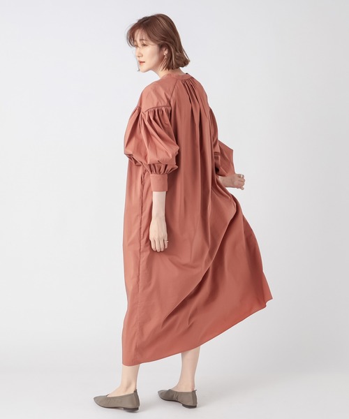 RIVE DROITE（リヴドロワ）の「女性らしいボリューム感が魅力　ハシゴレースギャザーワンピース（ワンピース・レディース・ローズ/ネイビー・FREE）」の20枚目の写真