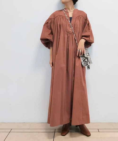 RIVE DROITE（リヴドロワ）の「女性らしいボリューム感が魅力　ハシゴレースギャザーワンピース（ワンピース・レディース・ローズ/ネイビー・FREE）」の15枚目の写真