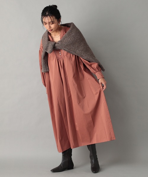 RIVE DROITE（リヴドロワ）の「女性らしいボリューム感が魅力　ハシゴレースギャザーワンピース（ワンピース・レディース・ローズ/ネイビー・FREE）」の4枚目の写真