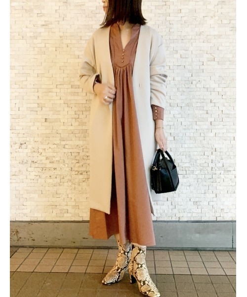 RIVE DROITE（リヴドロワ）の「女性らしいボリューム感が魅力　ハシゴレースギャザーワンピース（ワンピース・レディース・ローズ/ネイビー・FREE）」の12枚目の写真