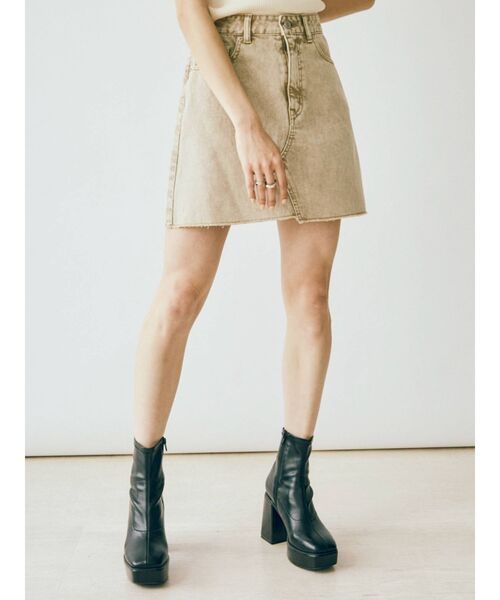 EVRIS（エヴリス）の「BASICデニムミニスカート（デニムスカート・レディース・ベージュ/ブラック/ライトブルー・MEDIUM/SMALL）」の4枚目の写真